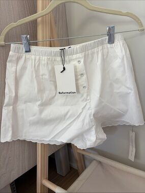 Reformation “Rosie” short in White